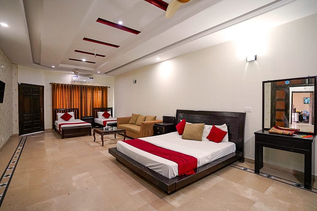 Deluxe Room F7 Jinnah Super